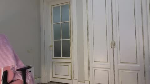 Snapshot of sinsemillaa chatting on 05-30-26, 04:15 Ellie online show from 05-30-26, 04:15