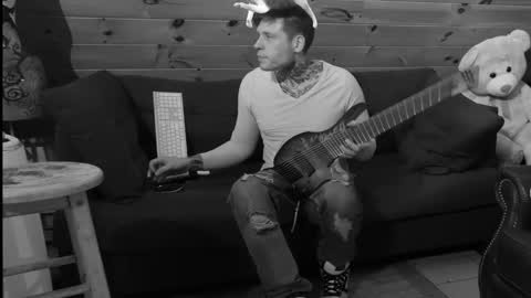 Snapshot of siphonophorstrings chatting on 10-09-25, 03:48 Dustbunnyfoofoo online show from 10-09-25, 03:48