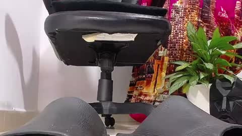 Snapshot of sir_kev66 chatting on 12-25-24, 10:48 only foot worshipers here online show from 12-25-24, 10:48