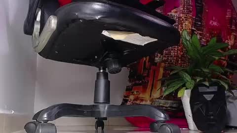 Snapshot of sir_kev66 chatting on 12-27-24, 06:20 only foot worshipers here online show from 12-27-24, 06:20