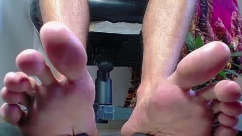 Snapshot of sir_kev66 chatting on 12-28-24, 09:08 only foot worshipers here online show from 12-28-24, 09:08