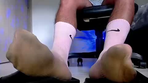 Snapshot of sir_kev66 chatting on 09-19-25, 08:42 only foot worshipers here online show from 09-19-25, 08:42