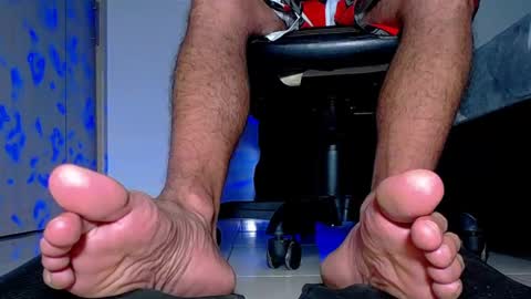 Snapshot of sir_kev66 chatting on 09-27-25, 08:03 only foot worshipers here online show from 09-27-25, 08:03