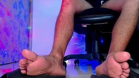 Snapshot of sir_kev66 chatting on 10-07-25, 12:41 only foot worshipers here online show from 10-07-25, 12:41