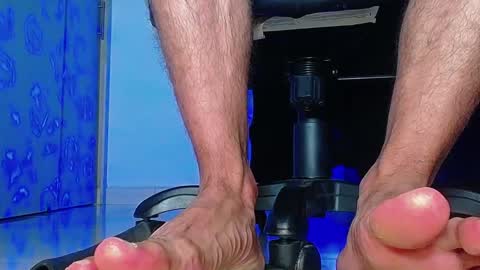 Snapshot of sir_kev66 chatting on 10-22-25, 02:45 only foot worshipers here online show from 10-22-25, 02:45
