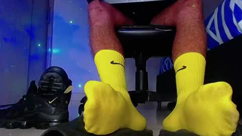 only foot                         worshipers here online show from 02-20-26, 01:13