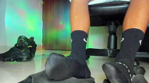 Snapshot of sir_kev66 chatting on 05-09-26, 04:28 only foot worshipers here online show from 05-09-26, 04:28