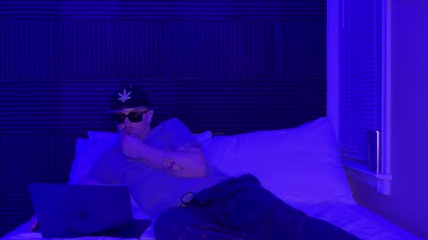 Snapshot of sirdaddymcqween chatting on 12-23-25, 04:43 Sir Daddy McQween online show from 12-23-25, 04:43