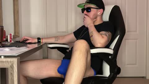 Snapshot of sirdaddymcqween chatting on 01-11-26, 06:40 Sir Daddy McQween online show from 01-11-26, 06:40