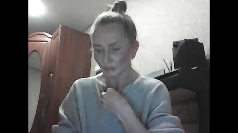 Snapshot of siren_voise chatting on 02-19-26, 01:18 siren_voise online show from 02-19-26, 01:18