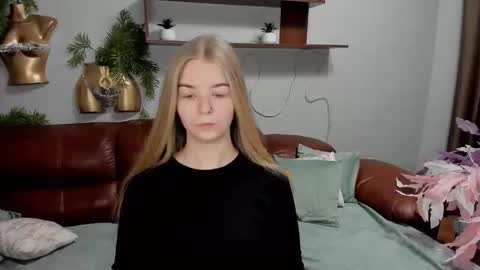 SirenaBloom online show from 11-07-25, 04:45