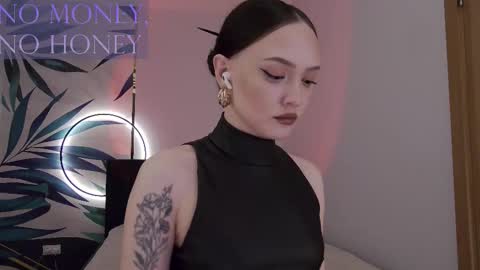 Snapshot of sirenaswhisper chatting on 02-26-26, 04:28 Goddess Sirena online show from 02-26-26, 04:28