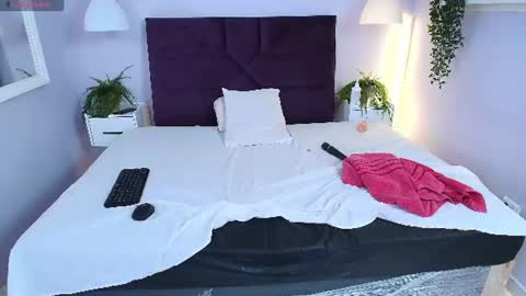 Snapshot of sirenyrouss chatting on 07-10-26, 10:12 sirenyrouss online show from 07-10-26, 10:12