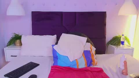 Snapshot of sirenyrouss chatting on 08-06-26, 08:22 sirenyrouss online show from 08-06-26, 08:22