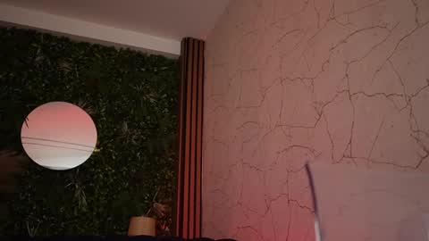 Snapshot of sisi_von_dee chatting on 05-06-26, 08:25 Dee online show from 05-06-26, 08:25