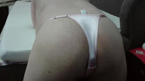 Snapshot of sissy__cindy chatting on 05-19-26, 03:29 Cindy online show from 05-19-26, 03:29