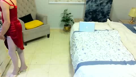 D i f a  Ana Arbeh shemale online show from 04-13-26, 06:08