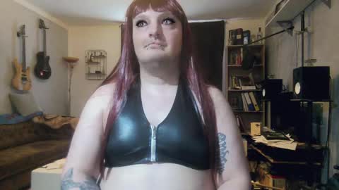 Snapshot of sissylovedoll chatting on 04-28-26, 03:17 Tiffany Candy online show from 04-28-26, 03:17