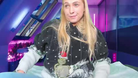 Elise online show from 02-20-25, 03:08