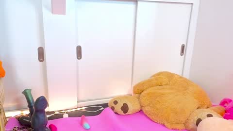 Snapshot of siswet19 chatting on 03-28-26, 12:05 Elise online show from 03-28-26, 12:05