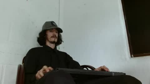 Snapshot of sk8sir chatting on 06-19-26, 04:00 sk8sir online show from 06-19-26, 04:00