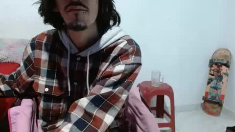 Snapshot of sk8sir chatting on 07-05-26, 01:07 sk8sir online show from 07-05-26, 01:07