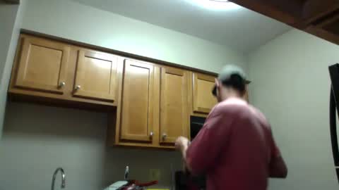 Snapshot of sk8ter_v2 chatting on 12-04-24, 09:35 Christopher online show from 12-04-24, 09:35