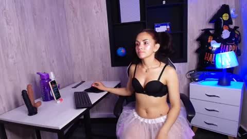 Snapshot of skarlettary chatting on 10-19-25, 04:13 SKARLETT online show from 10-19-25, 04:13