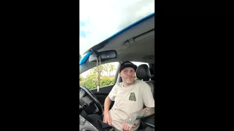 Snapshot of skateruncut chatting on 05-06-26, 02:44 skateruncut online show from 05-06-26, 02:44