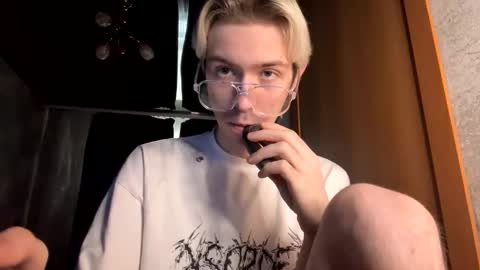 Snapshot of skibatryanka chatting on 02-17-26, 12:01 SKIBA online show from 02-17-26, 12:01