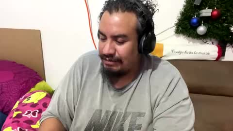 Snapshot of skinhell chatting on 01-25-25, 05:18 Elias online show from 01-25-25, 05:18