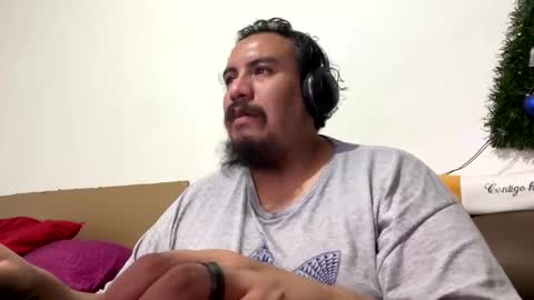 Snapshot of skinhell chatting on 01-31-25, 02:58 Elias online show from 01-31-25, 02:58