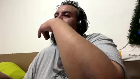 Snapshot of skinhell chatting on 02-04-25, 04:26 Elias online show from 02-04-25, 04:26