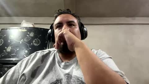 Snapshot of skinhell chatting on 11-01-25, 04:47 Elias online show from 11-01-25, 04:47