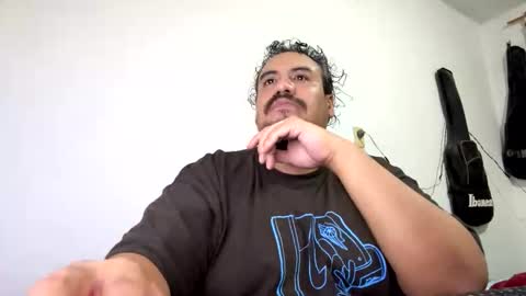 Snapshot of skinhell chatting on 12-05-25, 12:08 Elias online show from 12-05-25, 12:08