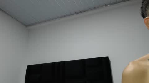 Snapshot of skinny_badboy chatting on 12-29-24, 03:22 E R O S online show from 12-29-24, 03:22