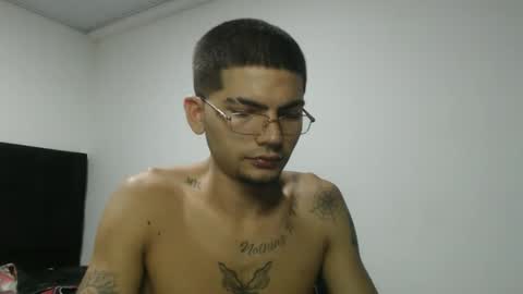 Snapshot of skinny_badboy chatting on 02-06-26, 03:44 E R O S online show from 02-06-26, 03:44