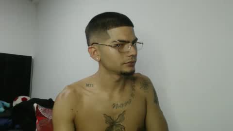 Snapshot of skinny_badboy chatting on 02-10-26, 02:48 E R O S online show from 02-10-26, 02:48