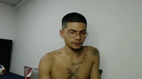 Snapshot of skinny_badboy chatting on 02-11-26, 03:22 E R O S online show from 02-11-26, 03:22