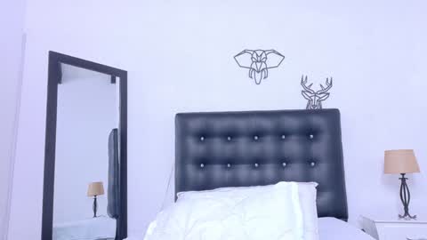 skinny_hottie18 online show from 02-01-25, 04:00