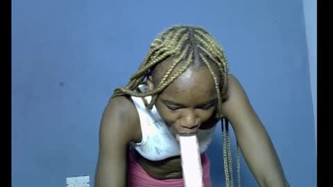 Snapshot of skinnybeauty1 chatting on 03-30-26, 06:31 Linda independent model online show from 03-30-26, 06:31