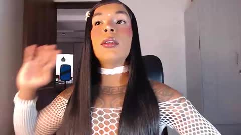 Snapshot of skinnyflak7 chatting on 10-12-25, 02:49 jesica online show from 10-12-25, 02:49