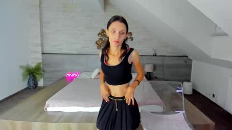Julia online show from 09-19-25, 04:36