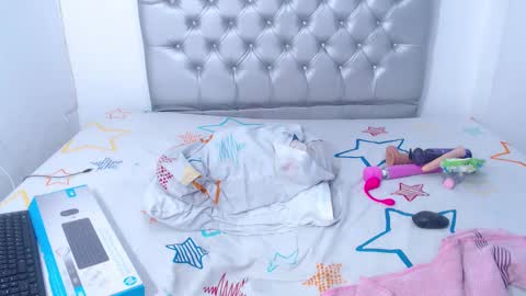 Snapshot of skinnyy_andtight chatting on 02-26-25, 09:21 Alexa online show from 02-26-25, 09:21