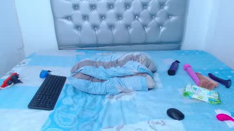 Snapshot of skinnyy_andtight chatting on 02-27-25, 09:22 Alexa online show from 02-27-25, 09:22