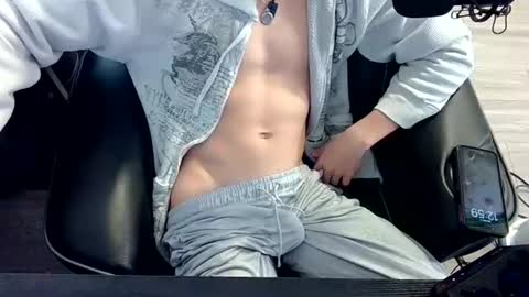 Snapshot of skrogdog chatting on 05-11-26, 04:59 skrogdog online show from 05-11-26, 04:59