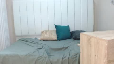 sky_blue05 online show from 04-10-26, 02:44