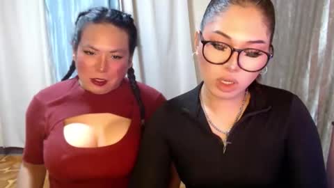 Snapshot of sky_fox_sweetxx chatting on 10-22-25, 09:42 online show from 10-22-25, 09:42