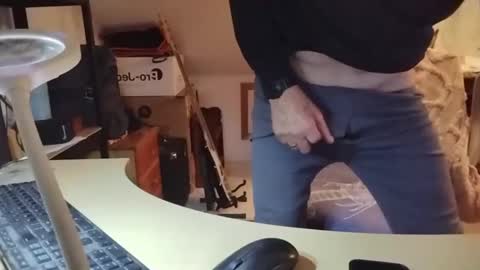 skydog819 online show from 11-20-25, 07:13