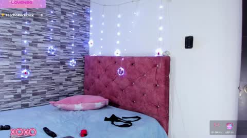 Snapshot of skyhotgirl chatting on 12-18-24, 10:02 Sky online show from 12-18-24, 10:02